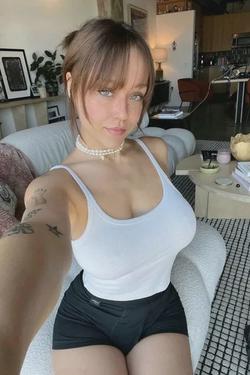 Flipped Chat AI – Chatten mit Sabrina Nichole