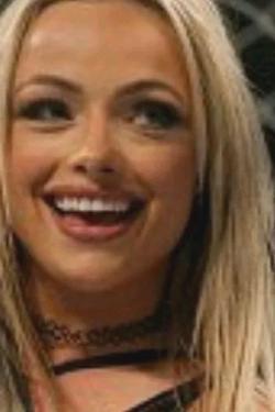 Flipped Chat AI – Chatta con Liv Morgan
