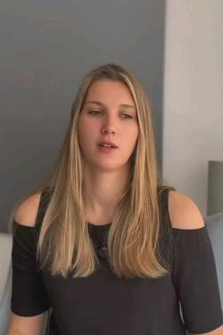 Flipped Chat AI – kalbėkite su Natalija