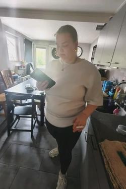 Odwrócony czat AI – rozmawiaj z Alicia van den Berg