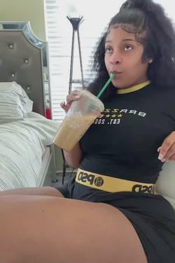 Flipped Chat AI – Discuter avec Jayla Page, star du cinéma pour adultes