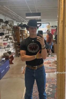 Flipped Chat AI – Chatta med Waylon Wyatt