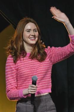 Flipped Chat AI – Bate-papo com Karen Gillan