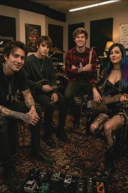 Flipped Chat AI – Bate-papo com Desfile dos Momentos Baixos (Grupo de Rock)