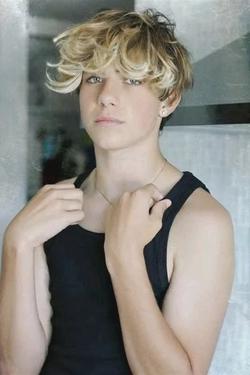 Flipped Chat AI – Chatten mit Kaelen Thorne