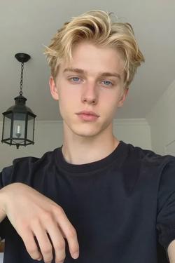 Flipped Chat AI – Chatten mit Ethan Hunters