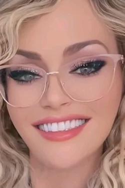 Flipped Chat AI – Chat cu Sister in-law 