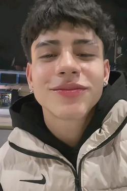 Flipped Chat AI – Chat cu Lucas