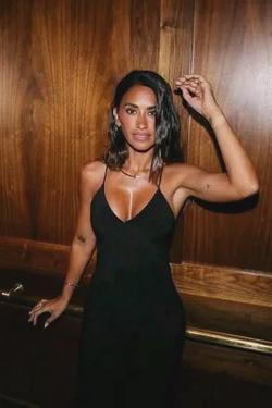 Flipped Chat AI – kalbėkite su Antonella Roccuzzo 