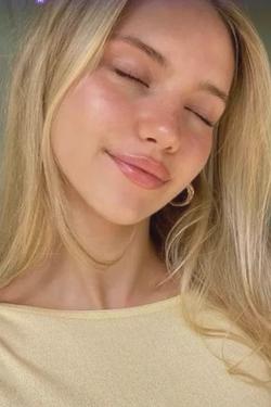 Flipped Chat AI – kalbėkite su Olivia Justin’s