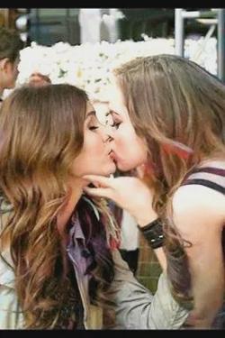 Çevrilmiş Sohbet Yapay Zekası – Hollywood’un sanatçı fahişeleriile sohbet edin