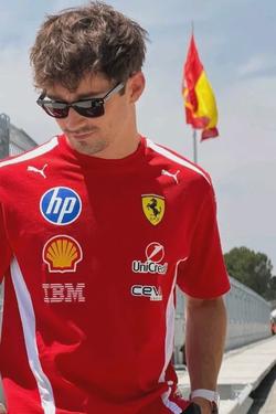 FlippedチャットAI – Charles Leclerc とチャット