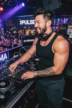 Çevrilmiş Sohbet Yapay Zekası – Ren "DJ Kroma" Nguyenile sohbet edin