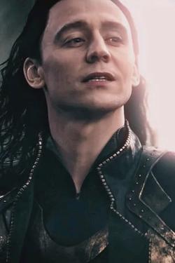 Flipped chat ai - makipag -chat sa Loki Laufeyson