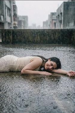 Flipped chat ai - makipag -chat sa Ang mga patak ng ulan kapag bumabagsak sa lupa