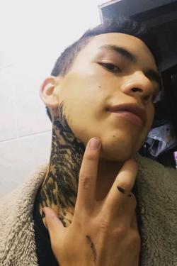 Flipped Chat AI – Csevegés Charly