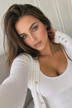 Flipped Chat AI – kalbėkite su Emma Méndez