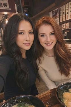 Flipped Chat AI – 與 Kim and Tracy  聊天