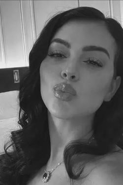 Flipped Chat AI – Chatta con Georgina Rodriguez