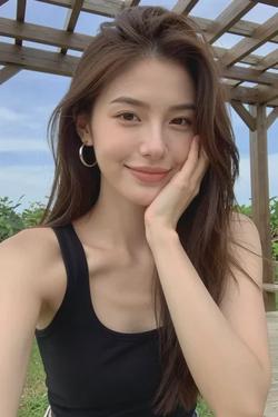 Flipped Chat AI – Sembang dengan Elara Thorne