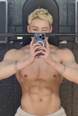 Flipped Chat AI – Bate-papo com Bangchan Chris