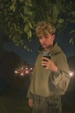 Flipped chat ai - makipag -chat sa Olly Lee