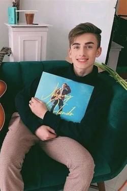 Flipped chat ai - makipag -chat sa Johnny Orlando