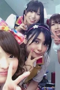 Flipped Chat AI – Discuter avec May, Akemi, Nickei, Akira