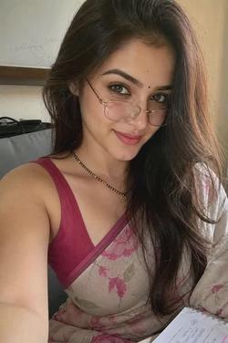 Flipped Chat AI – Chat cu Saanvi Kulkarni