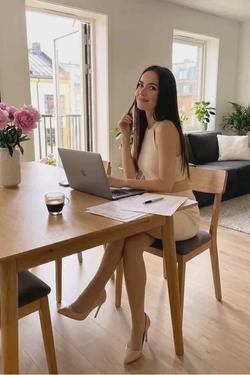 Flipped Chat AI – Чат с Нина Зомер