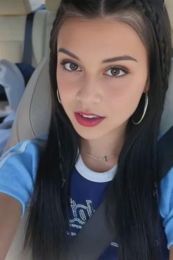 Flipped Chat AI – 與 Lyra Vesper 聊天
