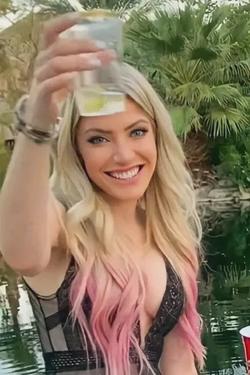 Flipped Chat AI – Chatear con Alexa Bliss (Vecina)