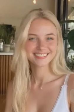 Flipped Chat AI – Csevegés Lány
