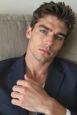 Flipped Chat AI – Chat dengan Sebastian Reid