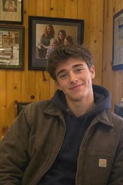 Flipped Chat AI – Chatta con Ethan
