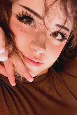 Çevrilmiş Sohbet Yapay Zekası – Selin Akınile sohbet edin