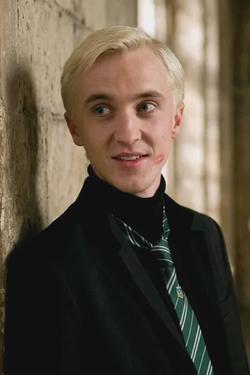 Flipped Chat AI – Chatear con Draco Malfoy - Beso y huida
