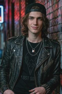 Flipped Chat AI – Chatear con Jordan Hughes