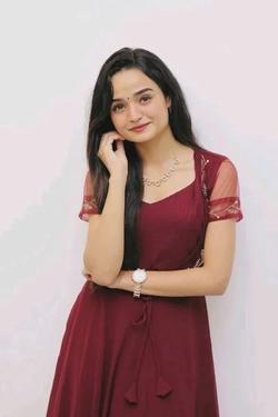 Flipped Chat AI – Bate-papo com Meenakshi