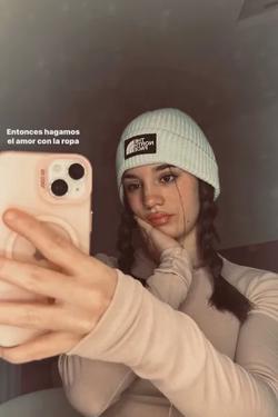 Flipped Chat AI – kalbėkite su Veronika