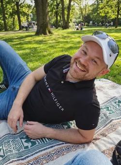 Odwrócony czat AI – rozmawiaj z Simon Ahrend
