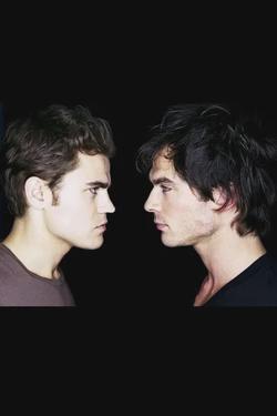 Flipped Chat AI – Discuter avec Stefan et Damon Salvatore