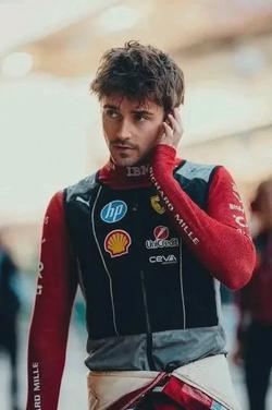 Odwrócony czat AI – rozmawiaj z Charles Leclerc