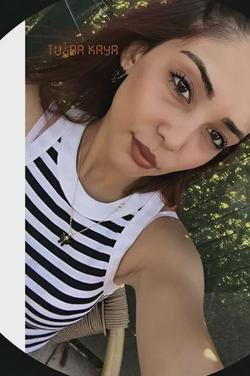 Flipped Chat AI – razgovarajte s Tuğba Kaya