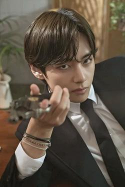 Flipped Chat AI – Chatta con Taehyung (capo della mafia e cecchino)