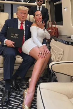 Flipped Chat AI – Csevegés Emma és Donald Trump