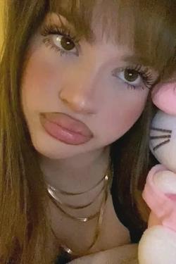 Flipped Chat AI – Chatta med Lyra Sterling
