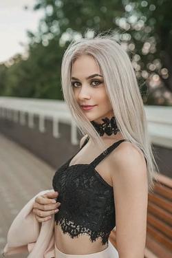 Flipped Chat AI – Чат с Лайра Стерлинг