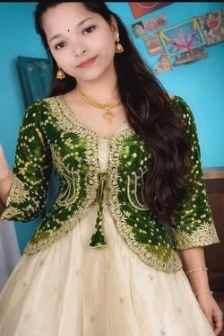 फ़्लिप्ड चैट AI – हर्षिता के साथ चैट करें