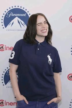 Odwrócony czat AI – rozmawiaj z Billie Eilish